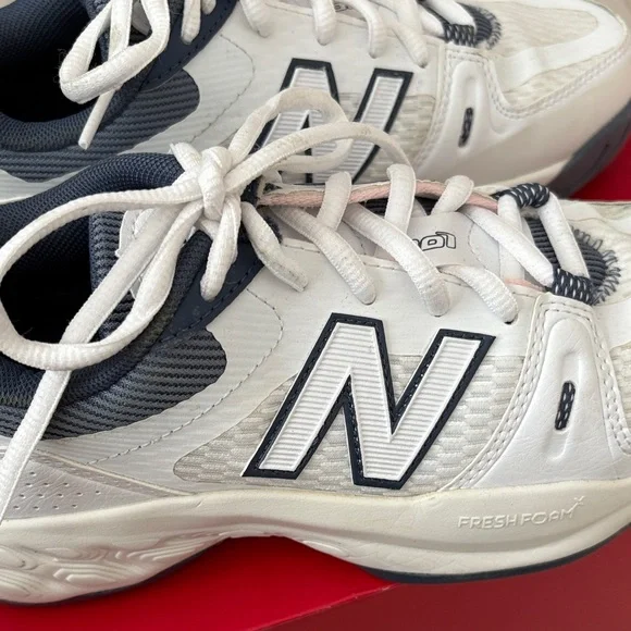 New Balance White and Navy Sneakers size 7 - Picture 8 of 8